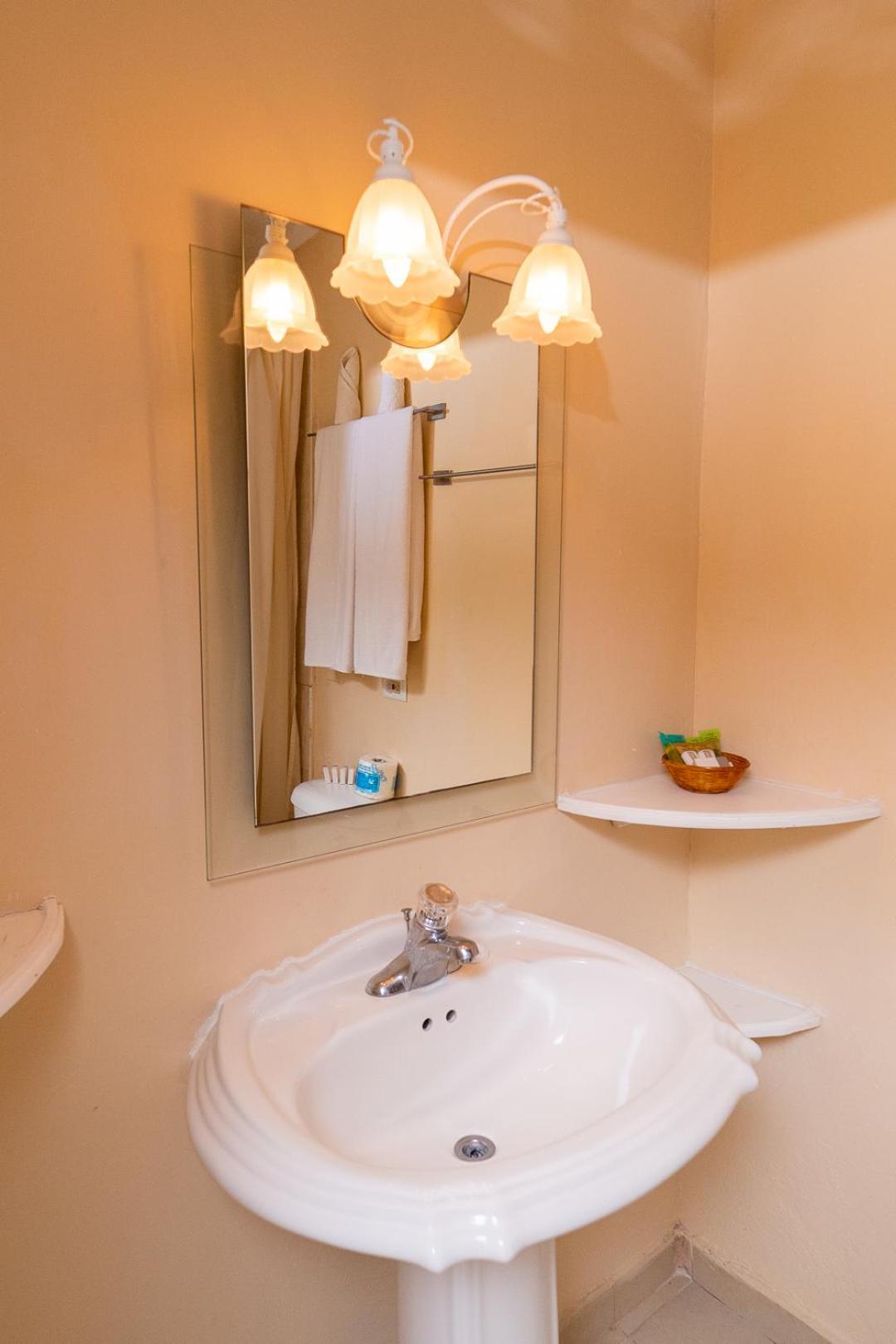 Franklyn D Resort & Spa All Inclusive ランアウェイ・ベイ エクステリア 写真
