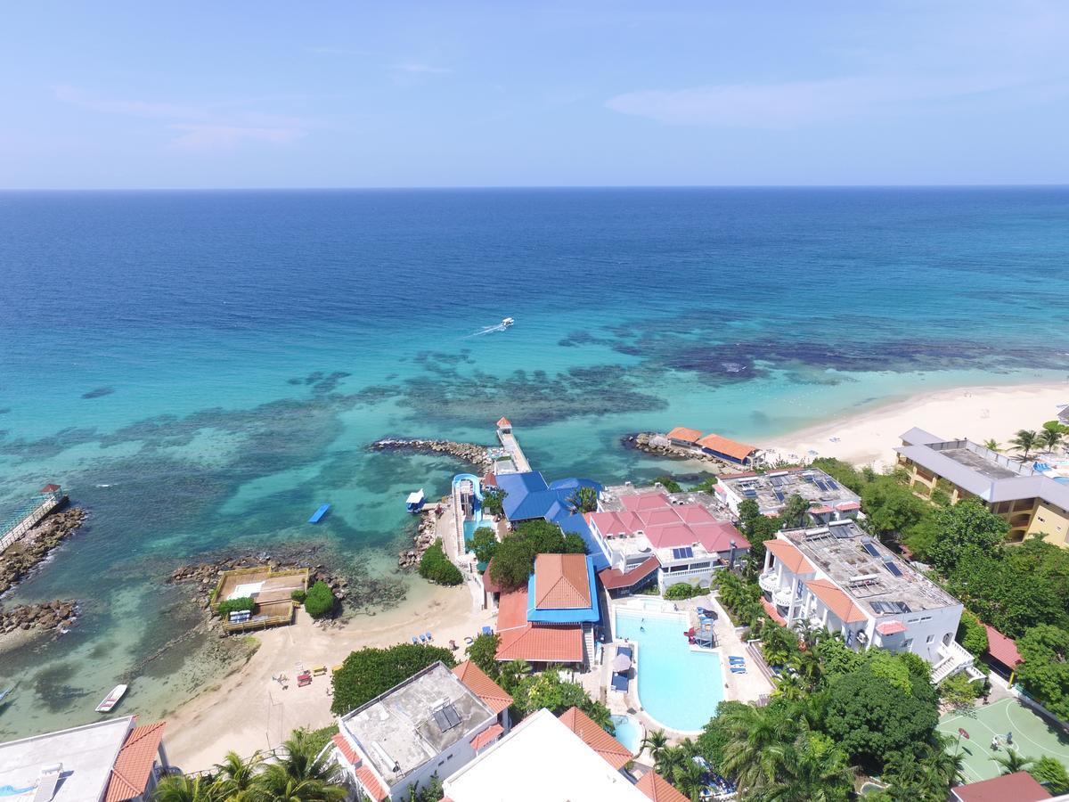 Franklyn D Resort & Spa All Inclusive ランアウェイ・ベイ エクステリア 写真