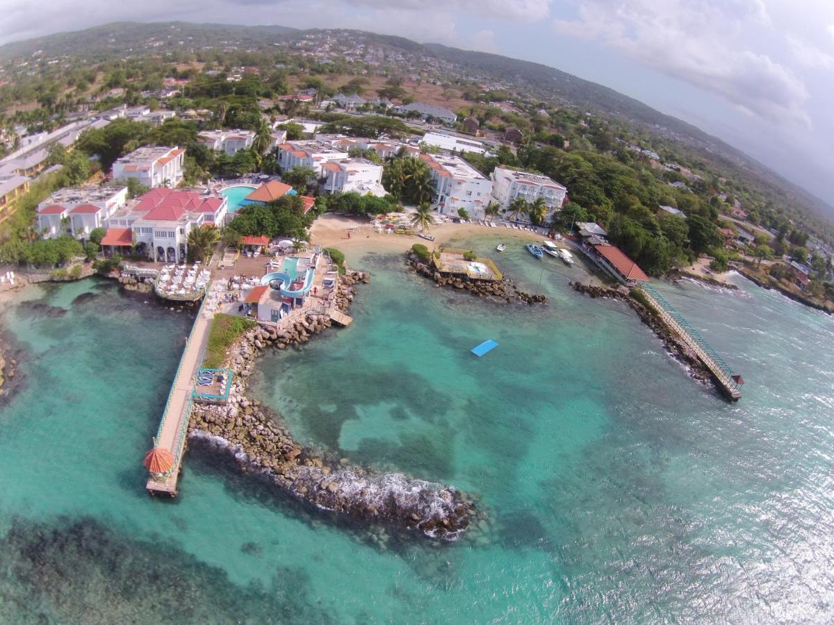 Franklyn D Resort & Spa All Inclusive ランアウェイ・ベイ エクステリア 写真